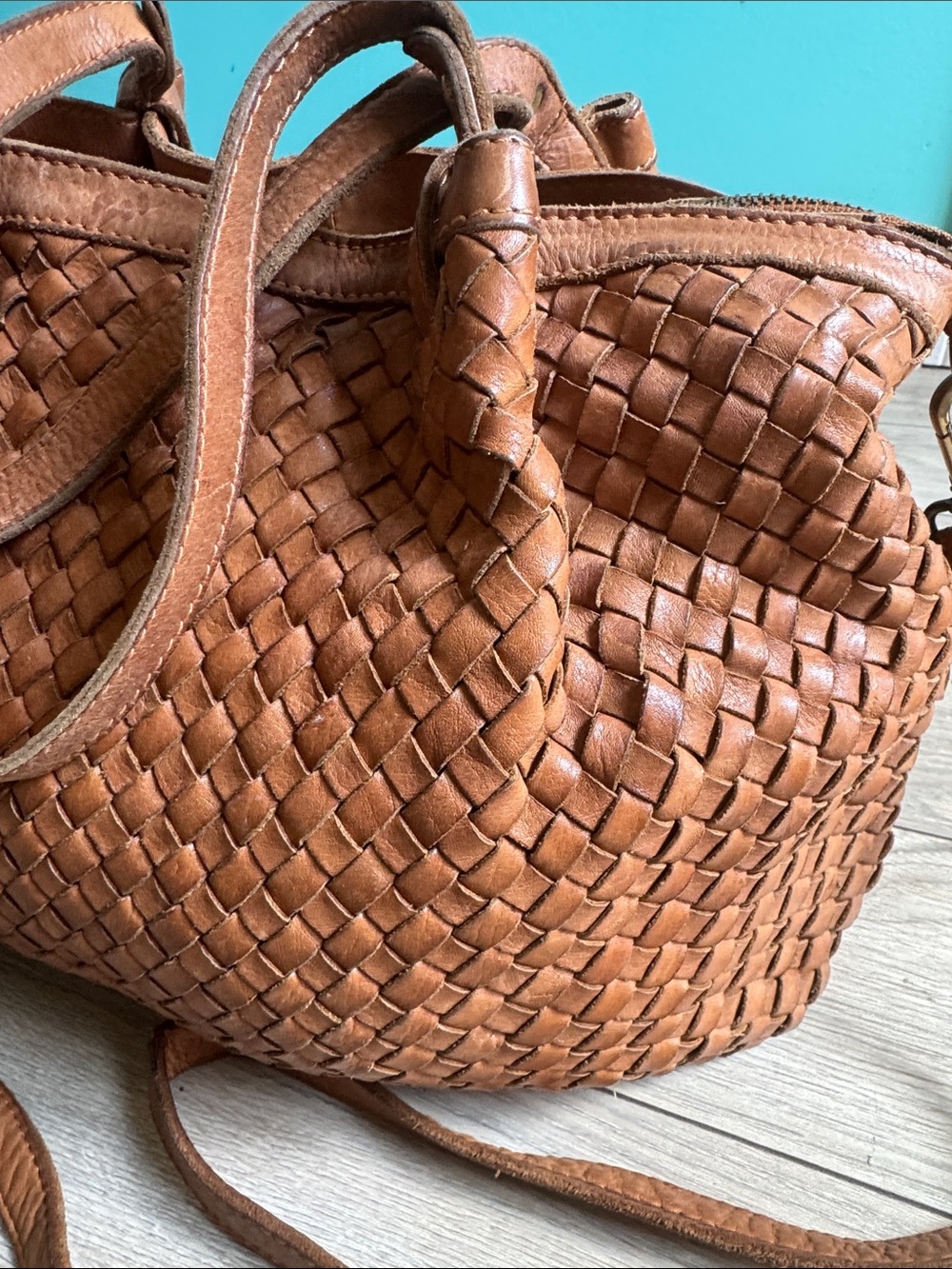 Woven Leather crossbody Bag - Picture 3 of 12